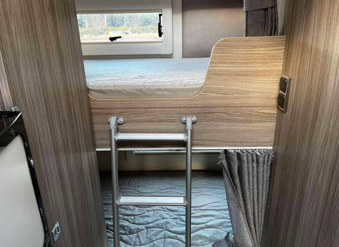 Van 3