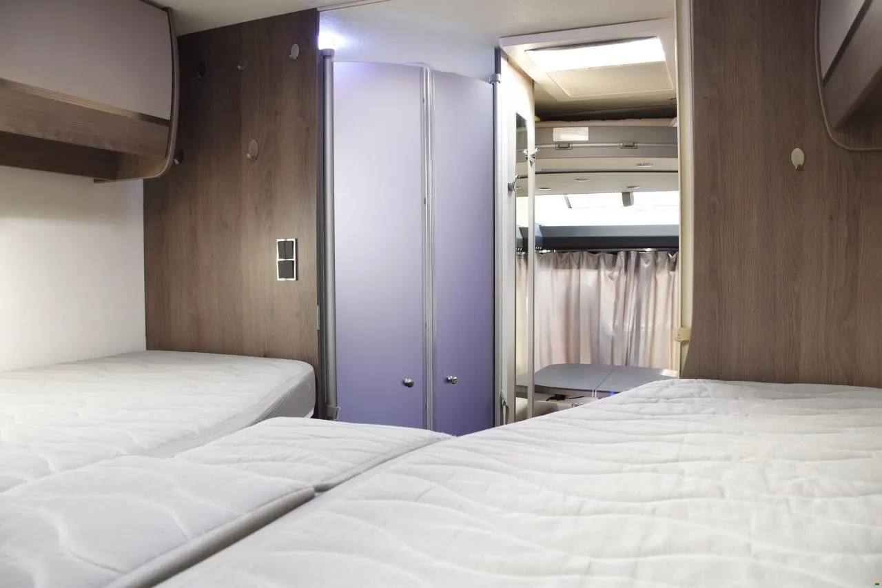 Van 3