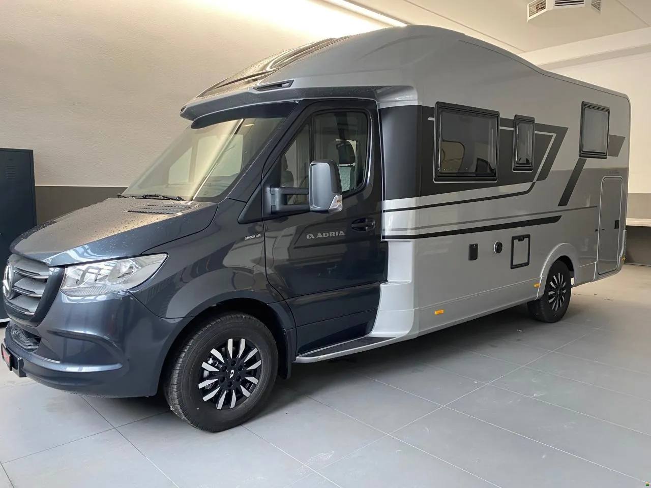 Van 3