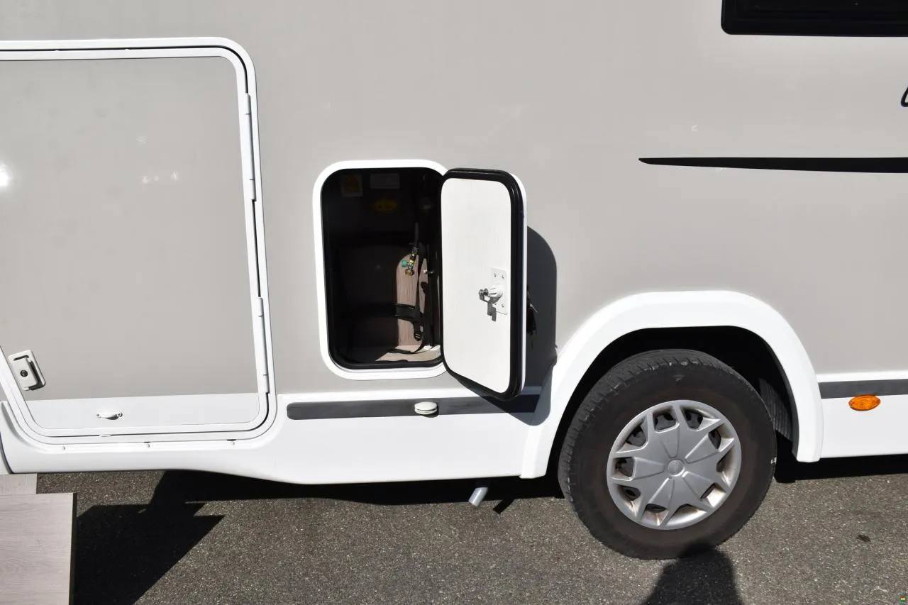 Van 3