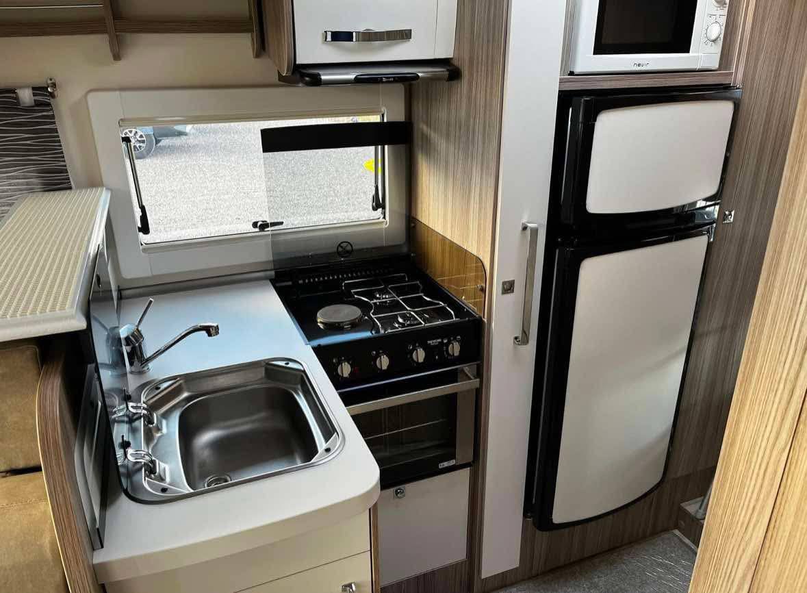Van 3