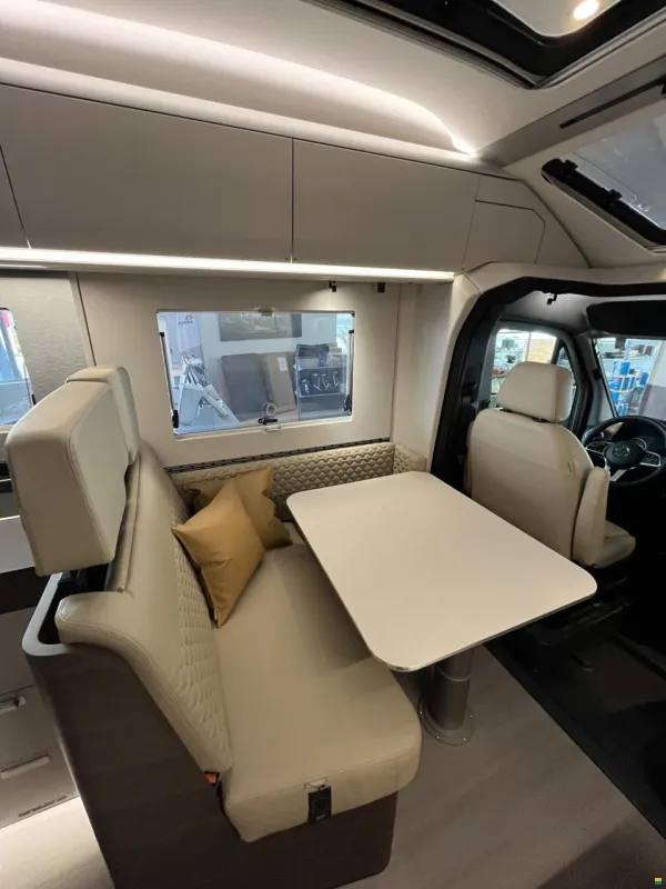 Van 3